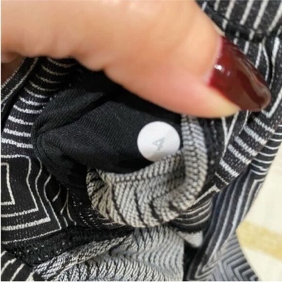 Lululemon Wunder Under leggings - Picture 6 of 6